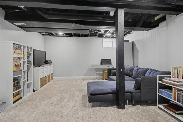 $2,800 | 136 East Jackson Street, Oswego, IL 60543