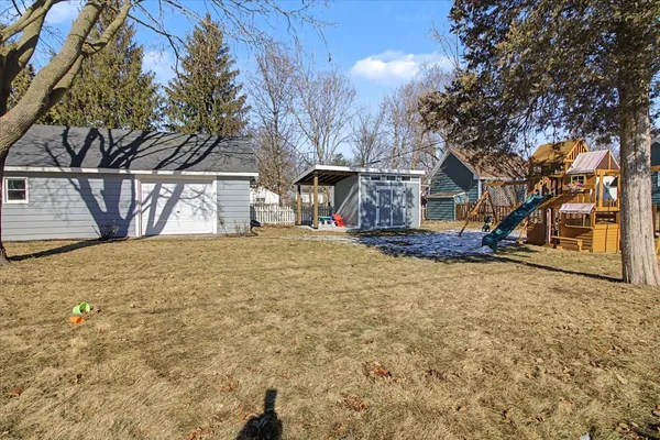 $2,800 | 136 East Jackson Street, Oswego, IL 60543