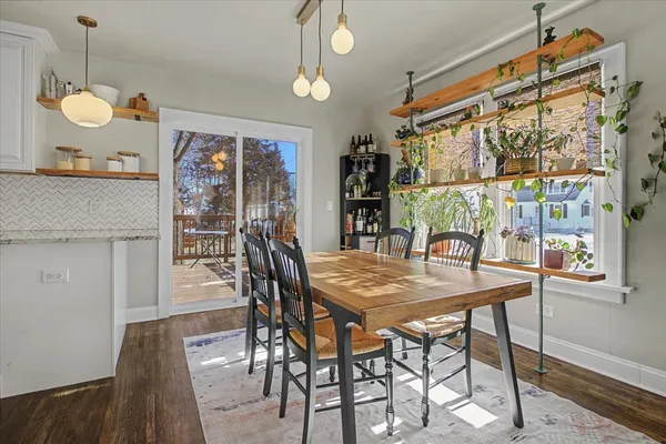 a view of a livingroom with furniture