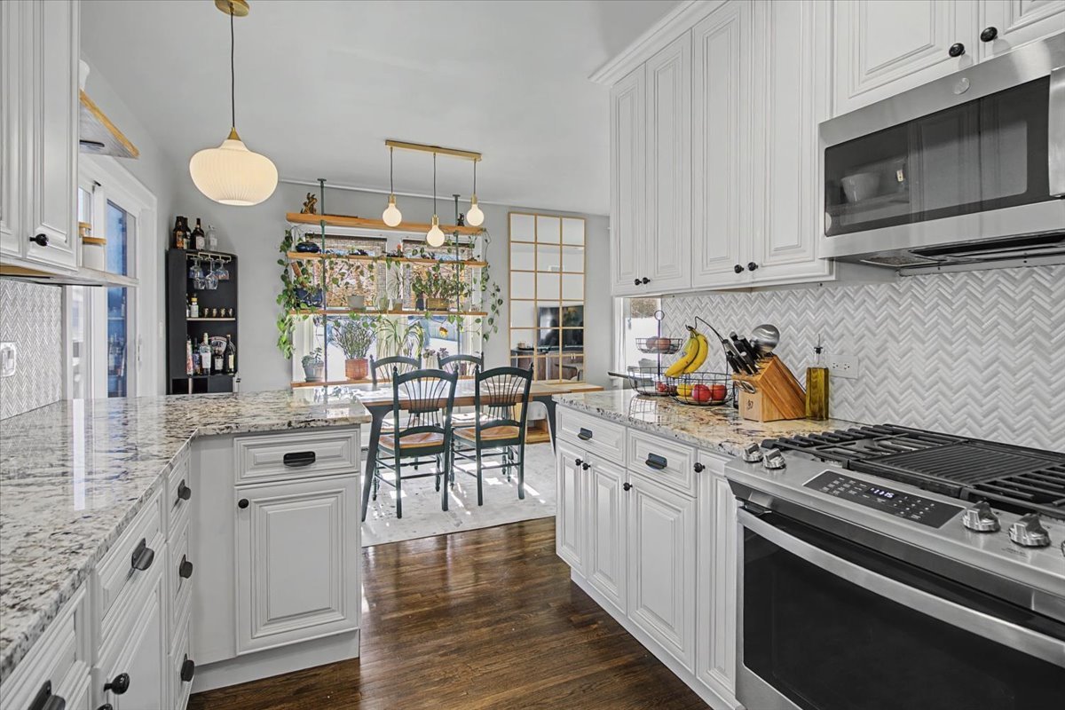 136 East Jackson Street Oswego, IL 60543 - Photo 8 of 29