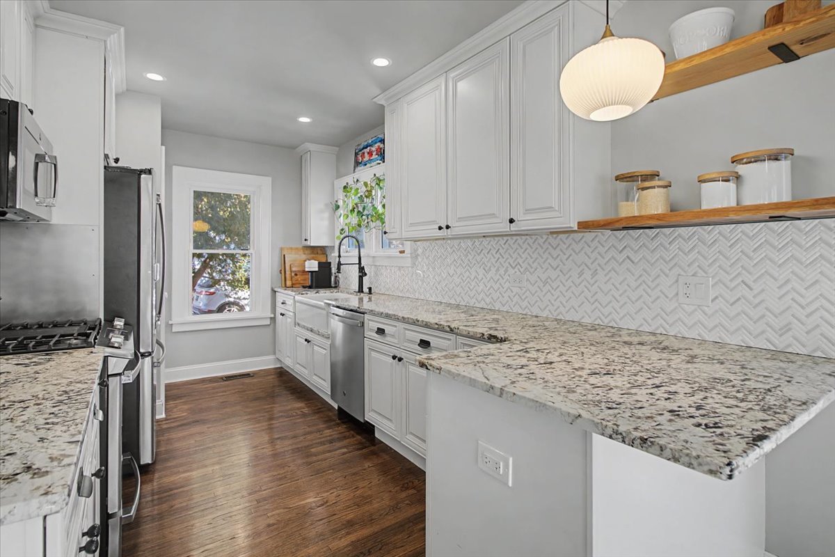 136 East Jackson Street Oswego, IL 60543 - Photo 9 of 29