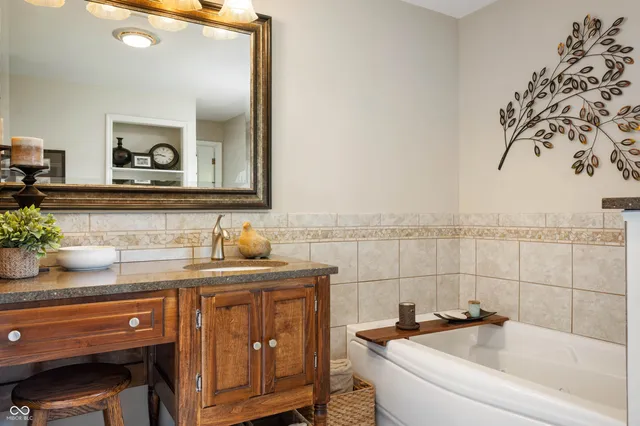 $524,500 | 2141 North 100th Street East, Hartford City, IN 47348