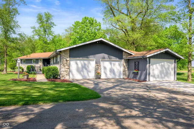 $524,500 | 2141 North 100th Street East, Hartford City, IN 47348