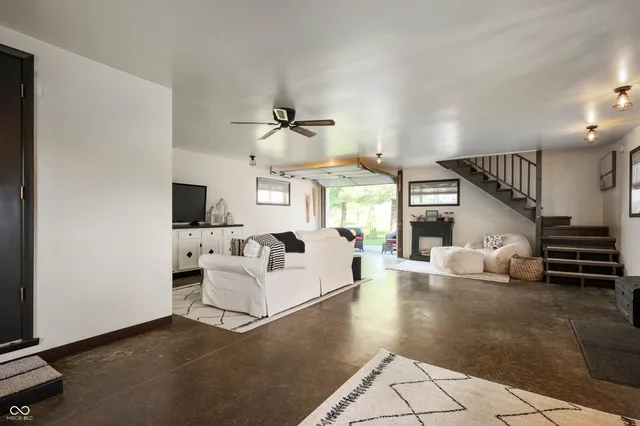 $524,500 | 2141 North 100th Street East, Hartford City, IN 47348