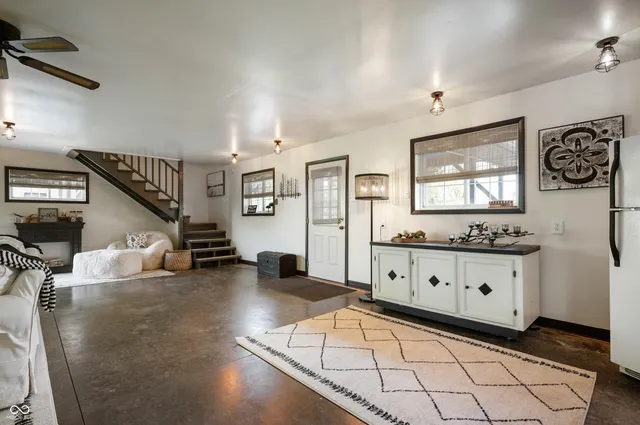 $524,500 | 2141 North 100th Street East, Hartford City, IN 47348