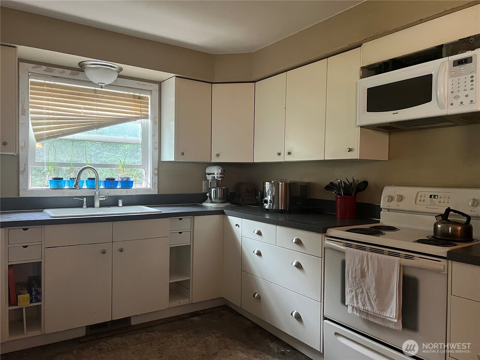 202 Kauer Road Randle, WA 98377 - Photo 6 of 17