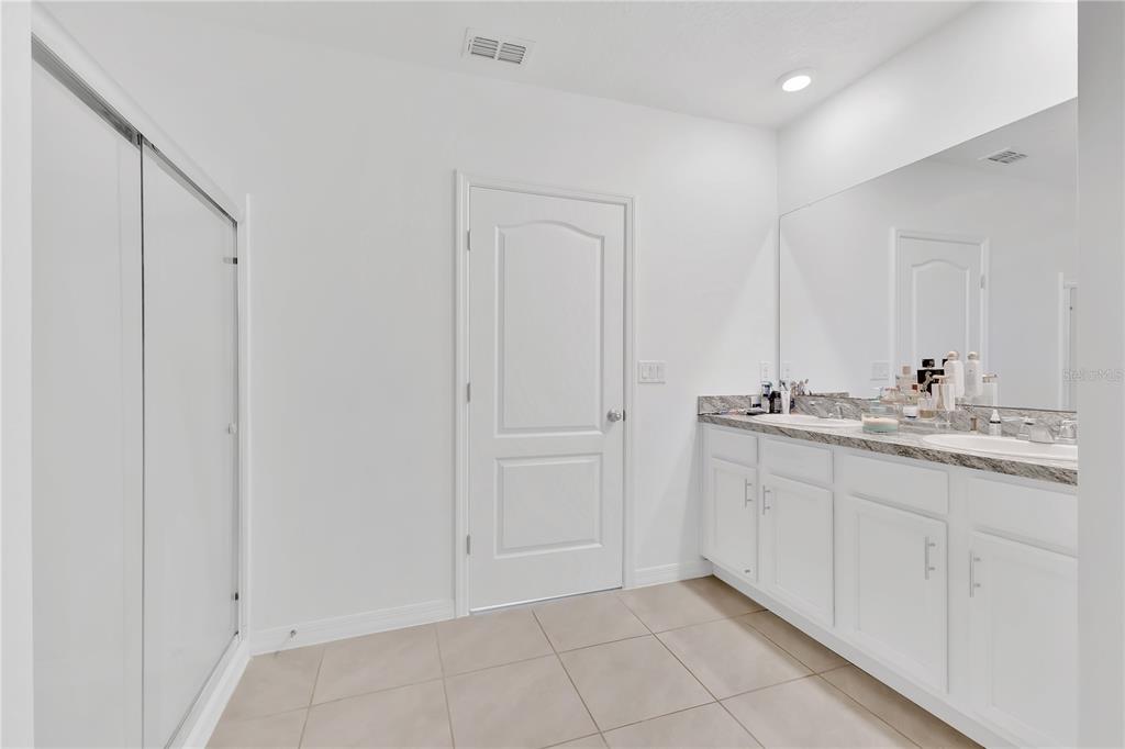 167 Eagleview Loop Davenport, FL 33837 - Photo 14 of 39 a bathroom with a sink and a mirror
