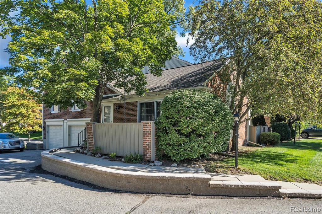 1373 Autumn Lane Rochester Hills, MI 48306 - Photo 5 of 33