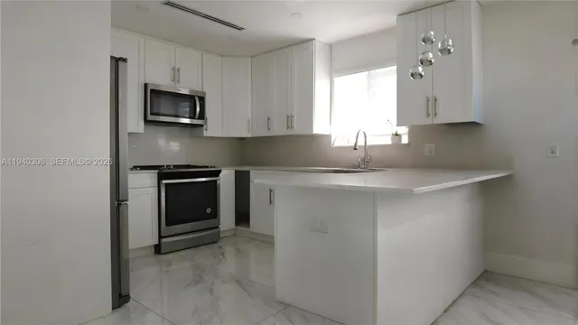 $4,100 | 2741 Southwest 67th Avenue, Miami, FL 33155