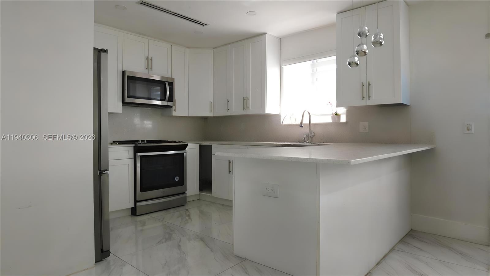 2741 Southwest 67th Avenue Miami, FL 33155 - Photo 4 of 14