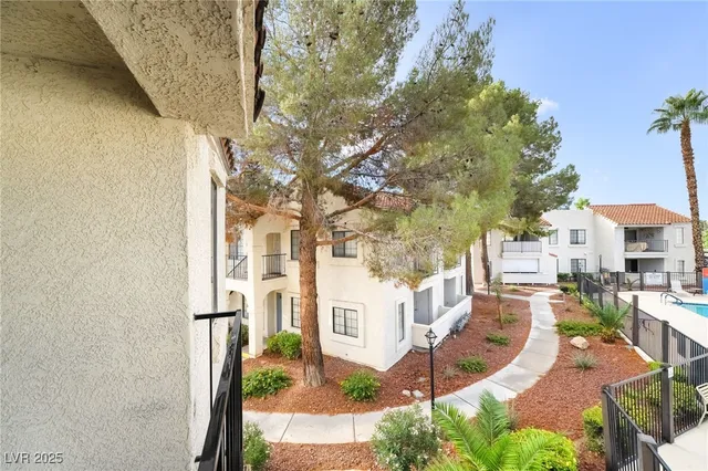 $1,395 | 4718 Nara Vista Way, Unit 104, Las Vegas, NV 89103