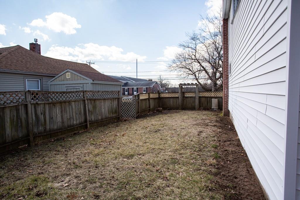 423 Tiffany Street Springfield, MA 01108 - Photo 36 of 39