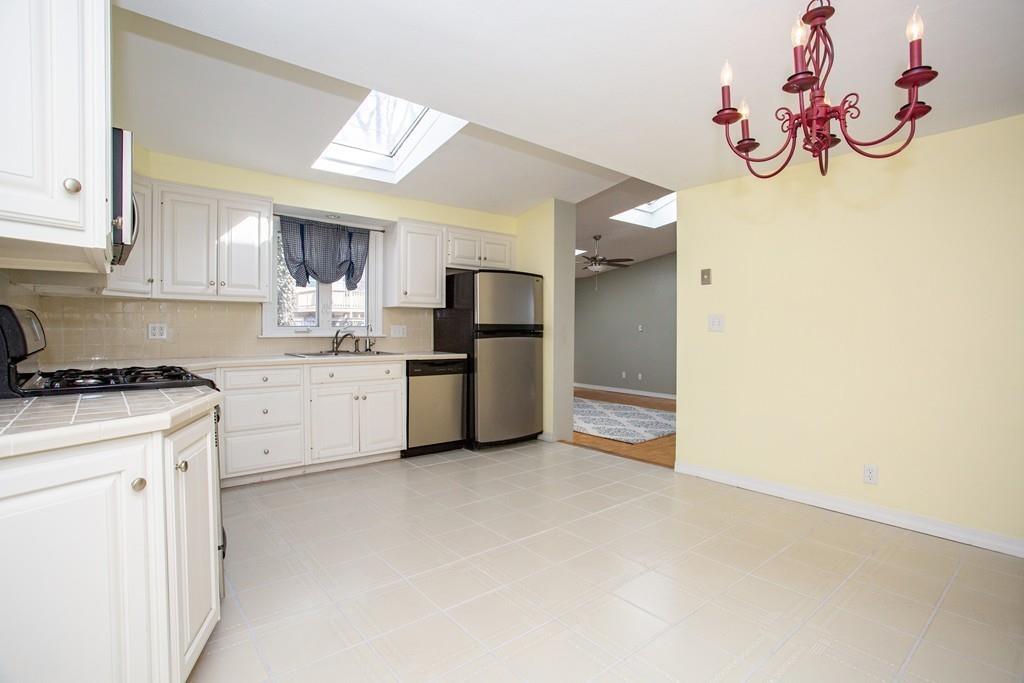 423 Tiffany Street Springfield, MA 01108 - Photo 5 of 39