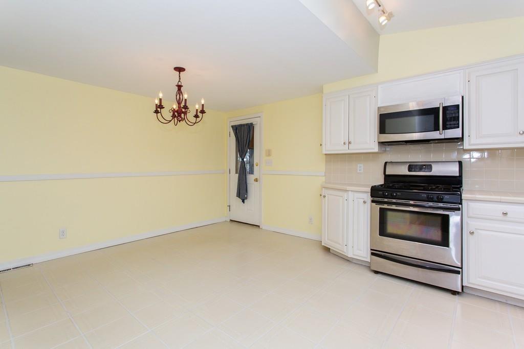 423 Tiffany Street Springfield, MA 01108 - Photo 9 of 39