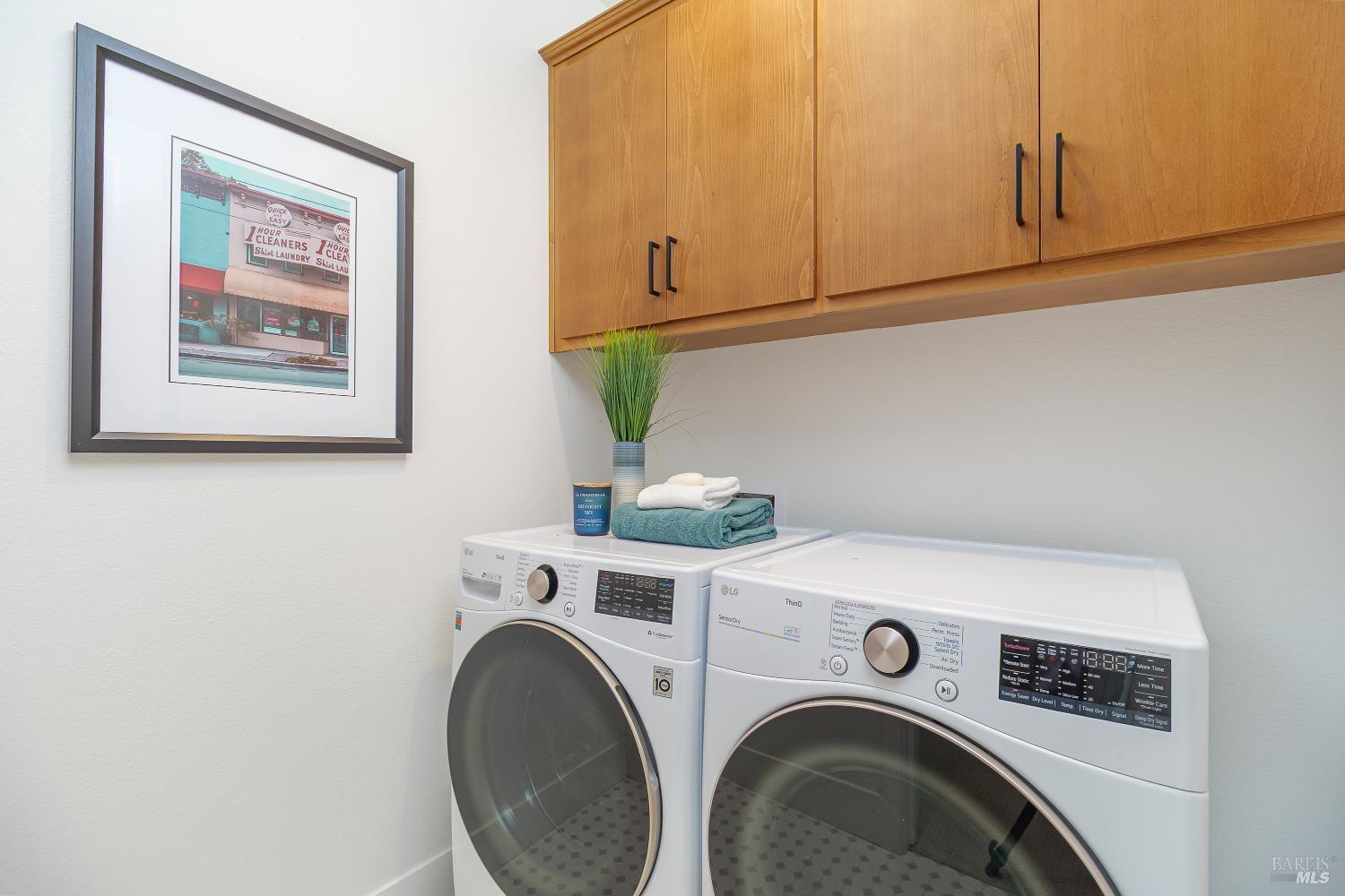 1201 Del Rancho Way Petaluma, CA 94954 - Photo 26 of 56 a utility room with dryer and washer