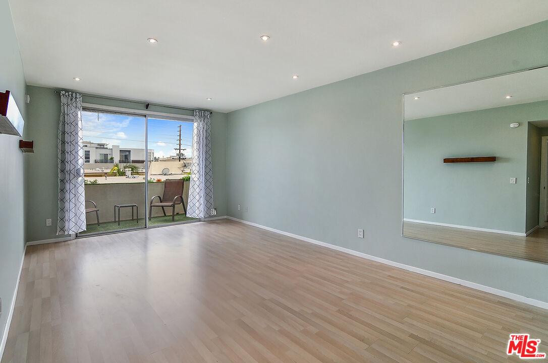 11920 Dorothy Street, Unit 302 Los Angeles, CA 90049 - Photo 11 of 28