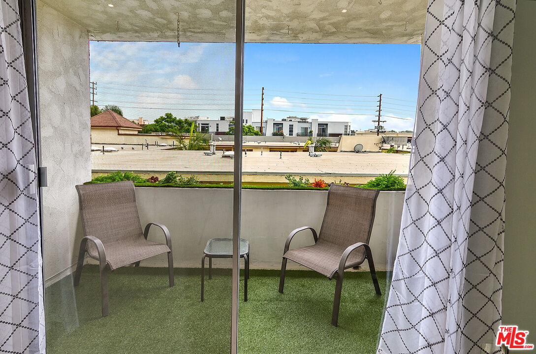 11920 Dorothy Street, Unit 302 Los Angeles, CA 90049 - Photo 12 of 28