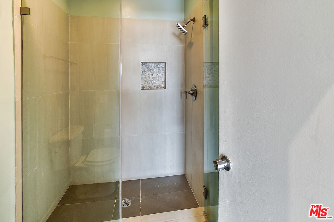 11920 Dorothy Street, Unit 302 Los Angeles, CA 90049 - Photo 15 of 28