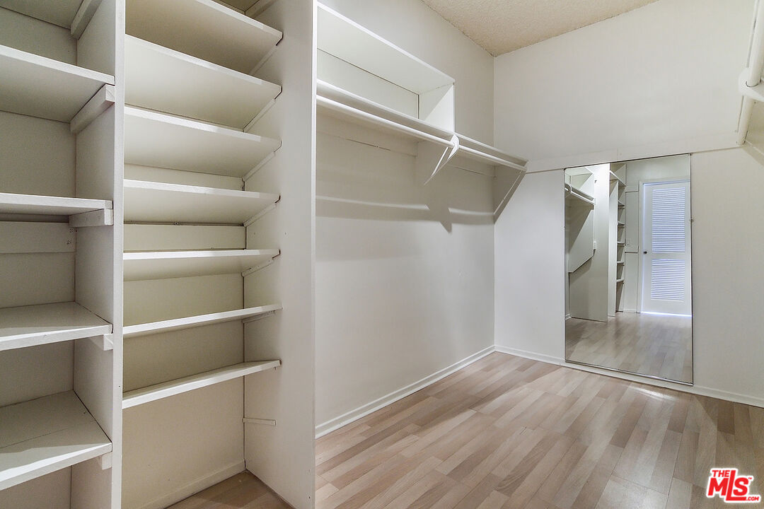 11920 Dorothy Street, Unit 302 Los Angeles, CA 90049 - Photo 16 of 28