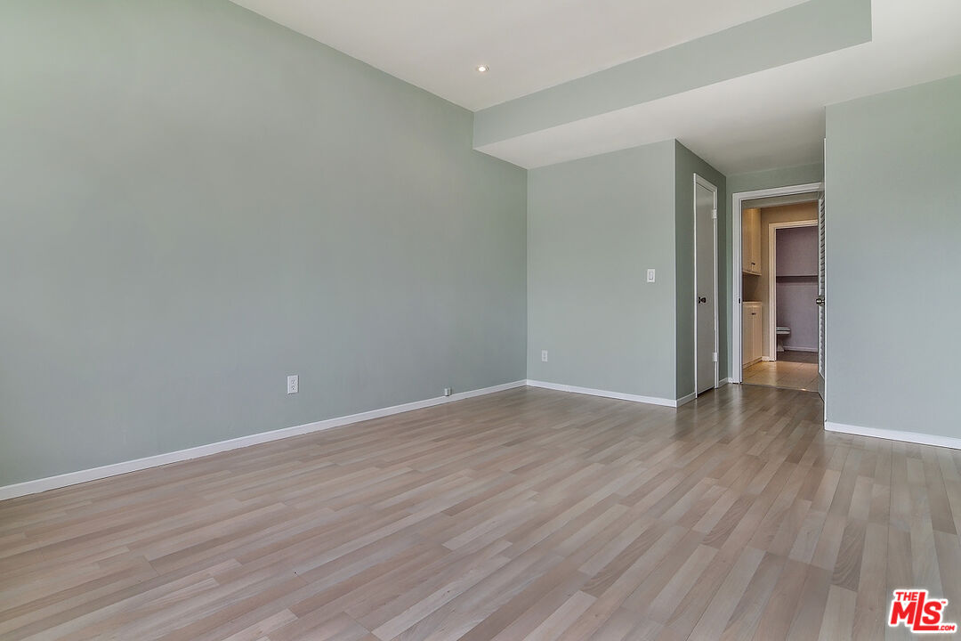 11920 Dorothy Street, Unit 302 Los Angeles, CA 90049 - Photo 18 of 28