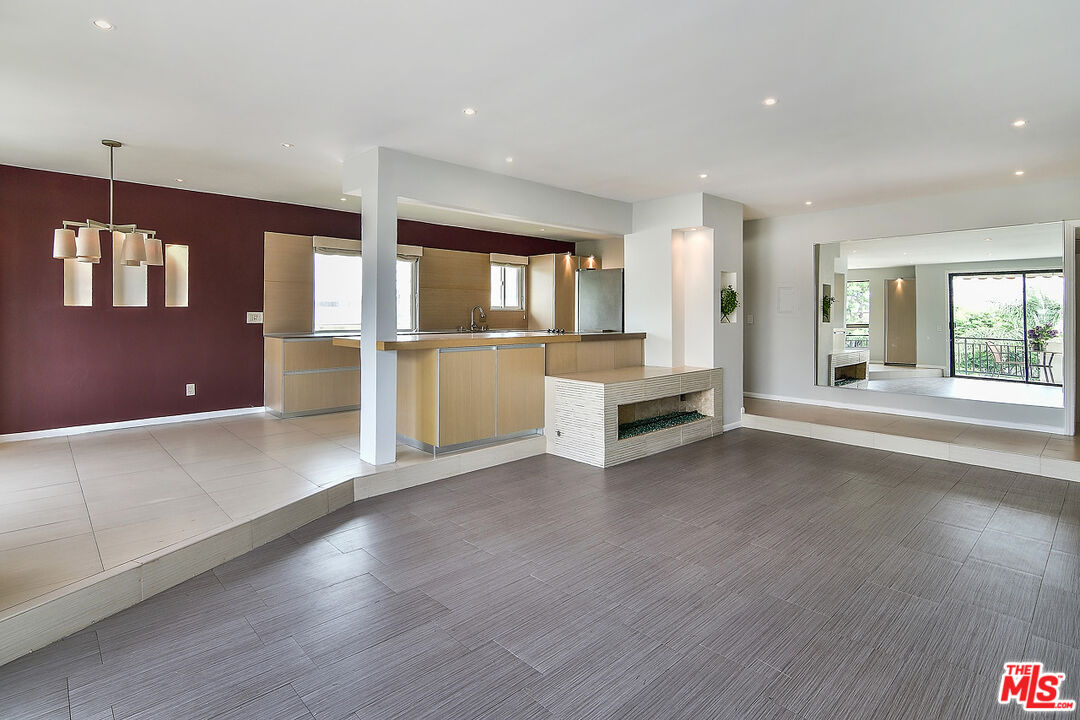 11920 Dorothy Street, Unit 302 Los Angeles, CA 90049 - Photo 2 of 28