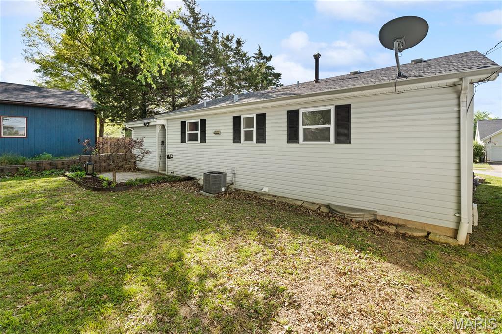 209 Oak Street Waterloo, IL 62298 - Photo 4 of 32