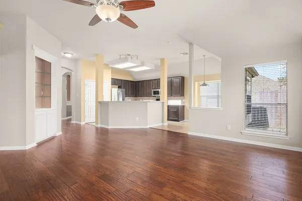 $2,500 | 3715 Crescent Drive, Pearland, TX 77584