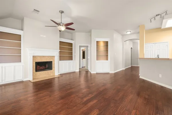 $2,500 | 3715 Crescent Drive, Pearland, TX 77584