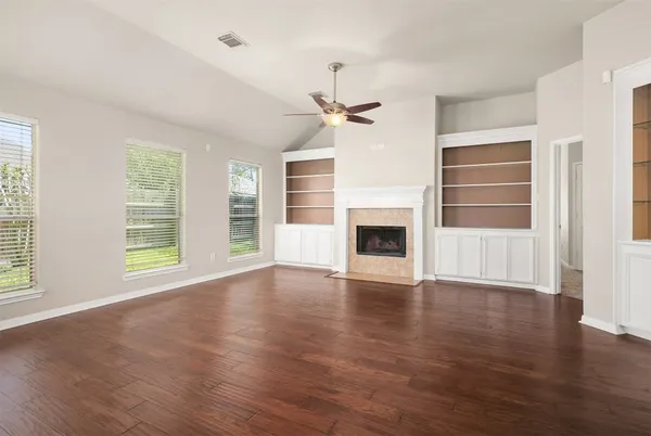 $2,500 | 3715 Crescent Drive, Pearland, TX 77584