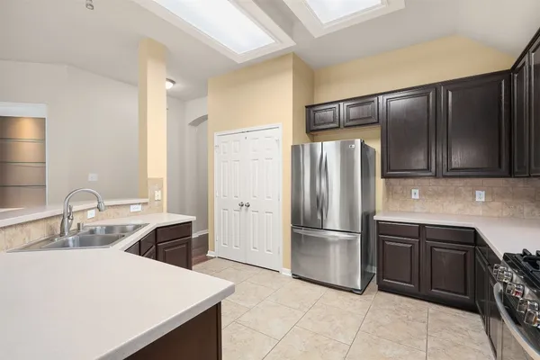 $2,500 | 3715 Crescent Drive, Pearland, TX 77584