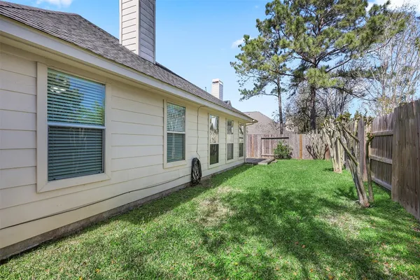 $2,500 | 3715 Crescent Drive, Pearland, TX 77584