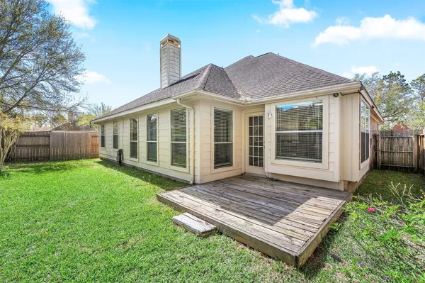 $2,500 | 3715 Crescent Drive, Pearland, TX 77584