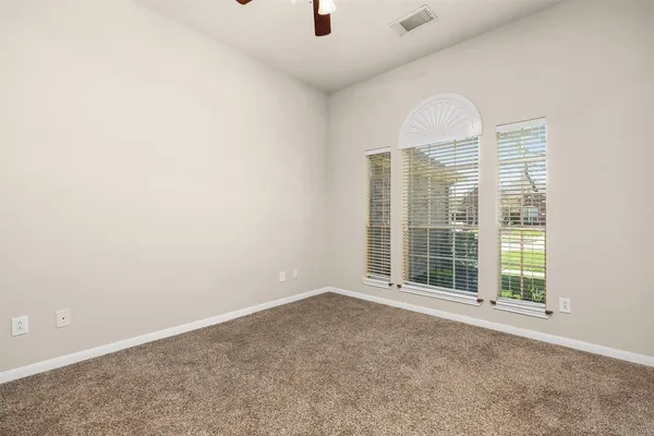 $2,500 | 3715 Crescent Drive, Pearland, TX 77584