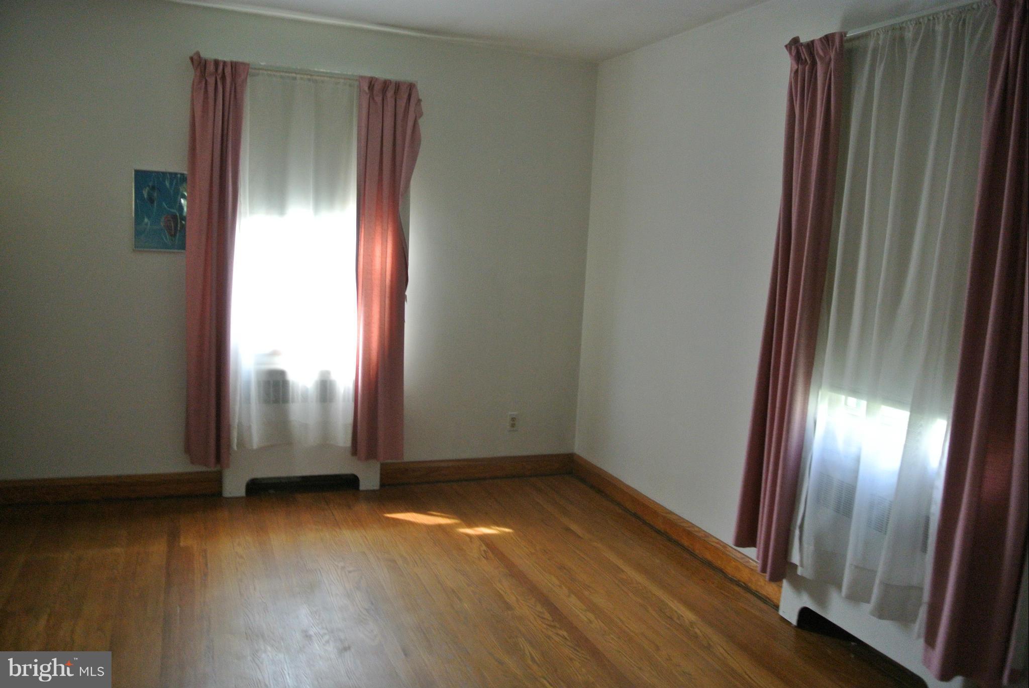 4907 Morello Road Baltimore, MD 21214 - Photo 5 of 20 Living Room