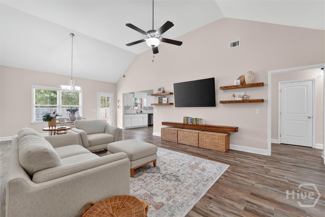 1213 Market Street Darien, GA 31305 - Photo 7 of 36