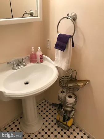 a view of a back yard