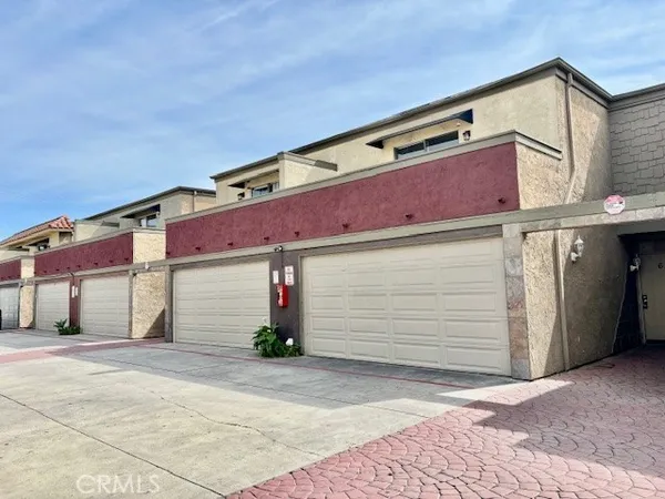 $3,795 | 17181 Elm Lane, Unit A, Huntington Beach, CA 92647