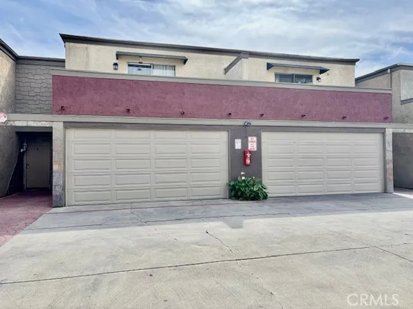 $3,795 | 17181 Elm Lane, Unit A, Huntington Beach, CA 92647