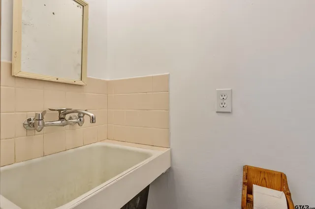 $379,000 | 229 Hideaway Lane East, Hideaway, TX 75771