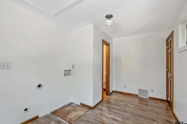 $379,000 | 229 Hideaway Lane East, Hideaway, TX 75771