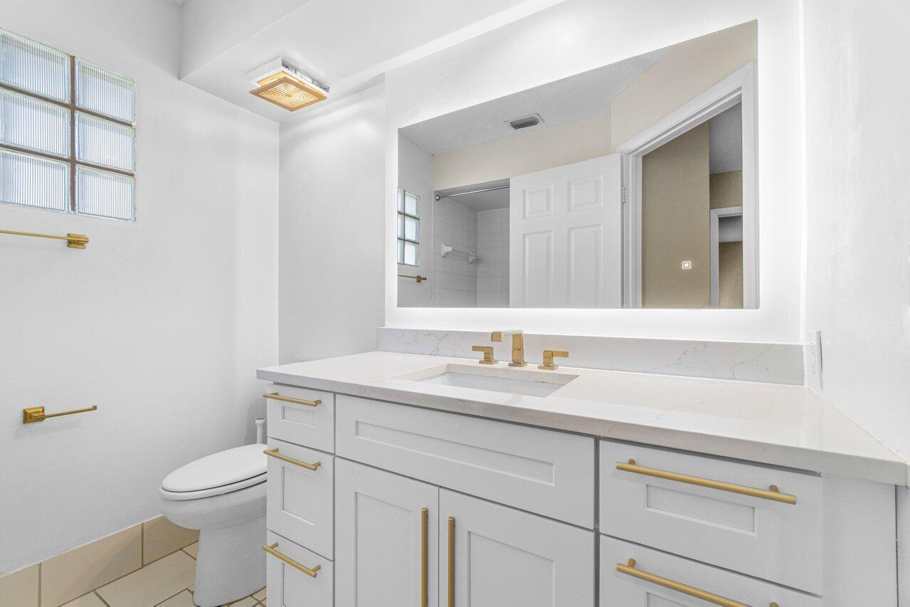 23458 Torre Circle Boca Raton, FL 33433 - Photo 21 of 27 Full upstairs bathroom