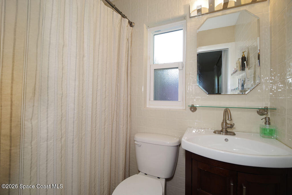 960 Kings Post Road Rockledge, FL 32955 - Photo 14 of 33 Primarybathroom