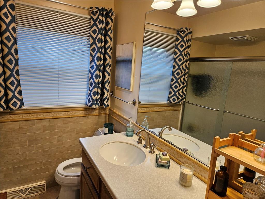 620 Chestnut Street Indiana, PA 15701 - Photo 18 of 42 Upstairs Bath serves 2 Bedrooms