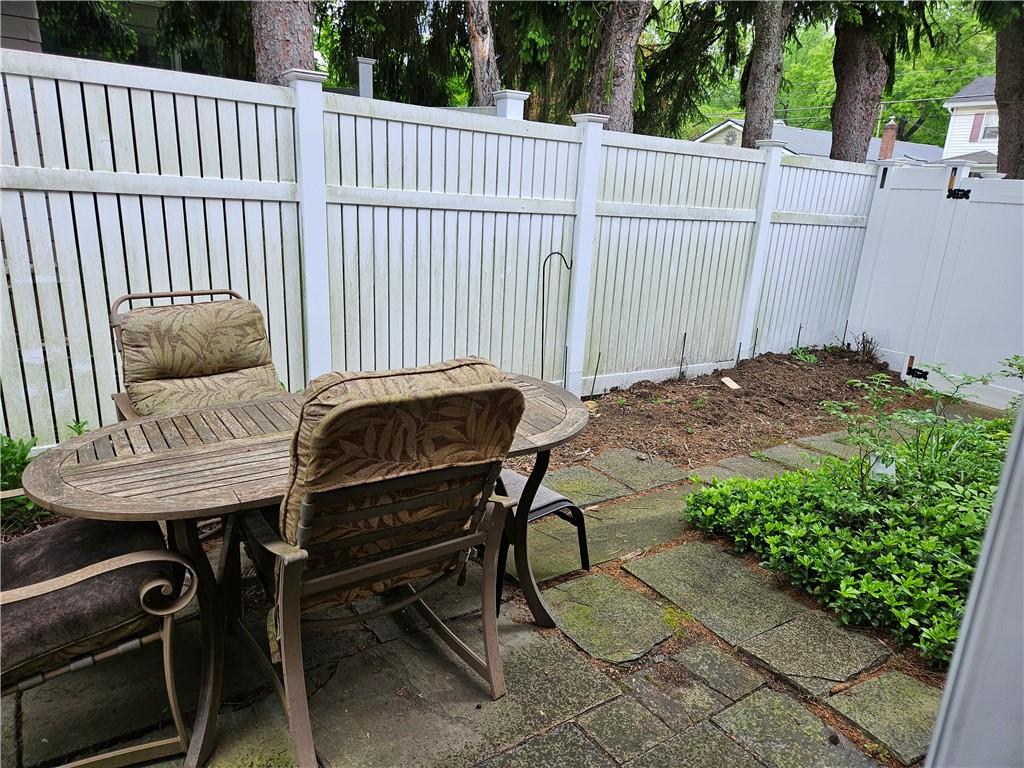 620 Chestnut Street Indiana, PA 15701 - Photo 32 of 42 Breakfast 3-seasons outdoors