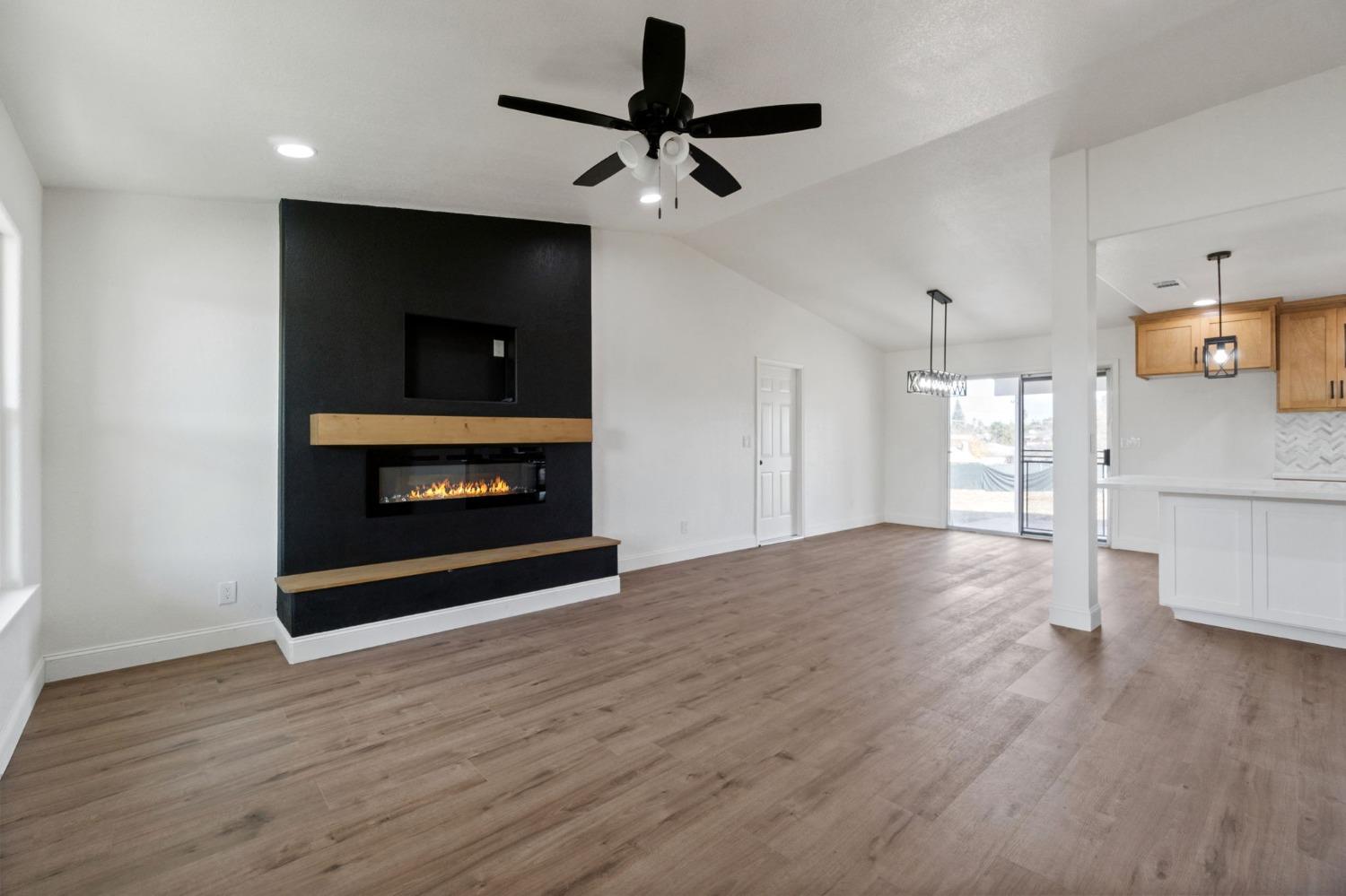 18405 Ridgedale Drive Madera, CA 93638 - Photo 4 of 32 Gallery Image 4
