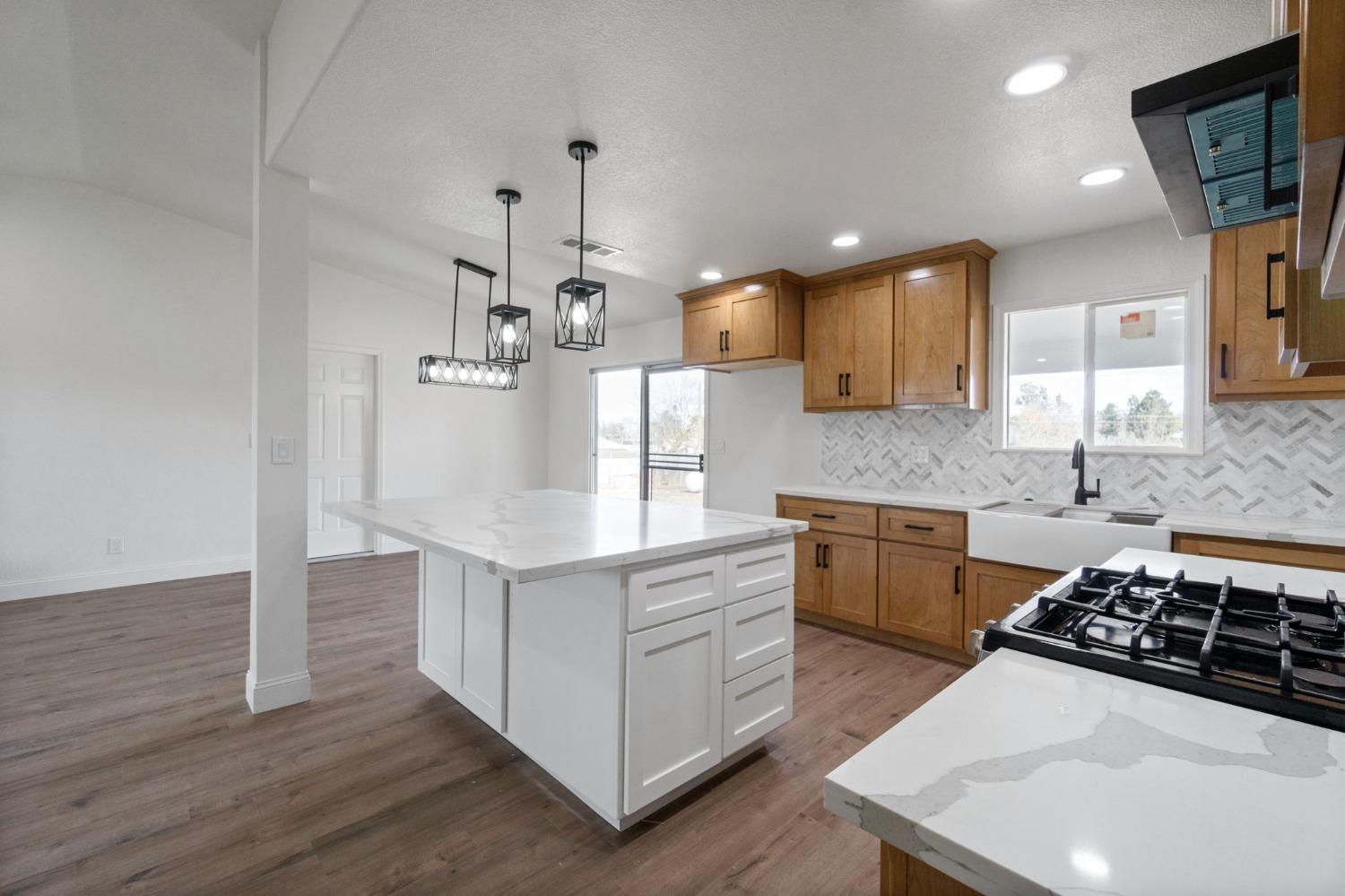 18405 Ridgedale Drive Madera, CA 93638 - Photo 8 of 32 Gallery Image 8