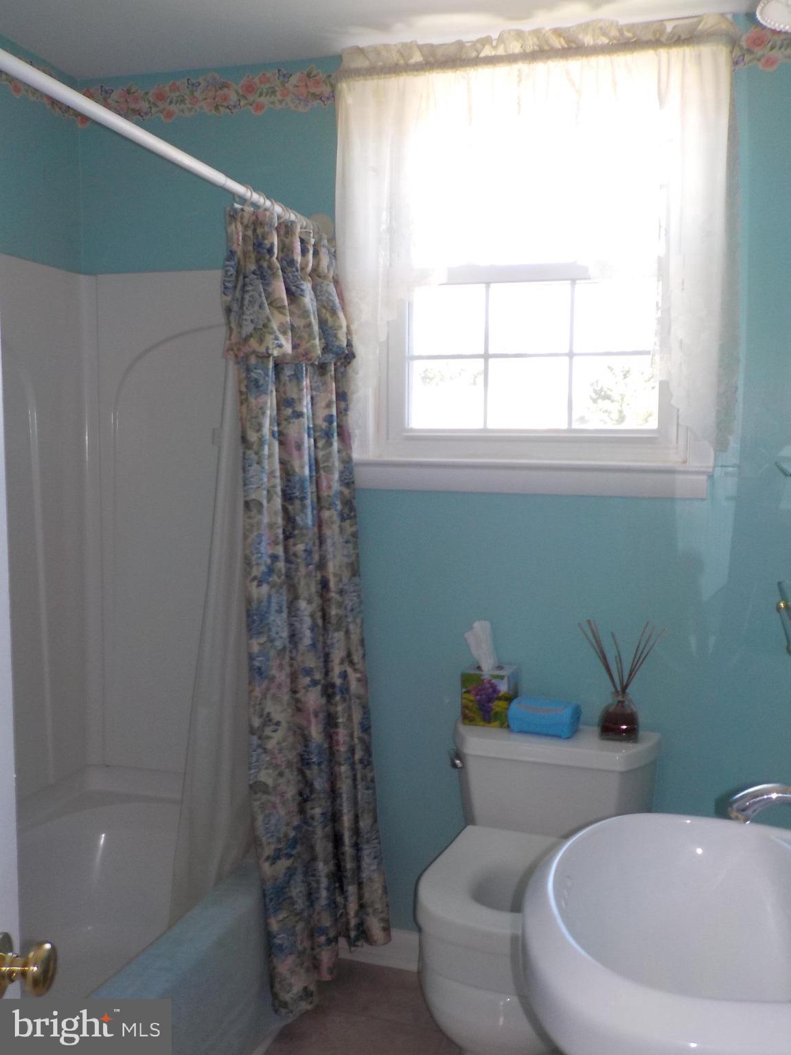 244 Williams Road Bryn Mawr, PA 19010 - Photo 23 of 40 Full ceramic tile Bath