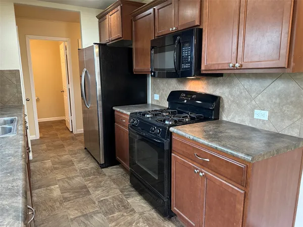 $1,950 | 307 Wildcat Drive, Bastrop, TX 78602