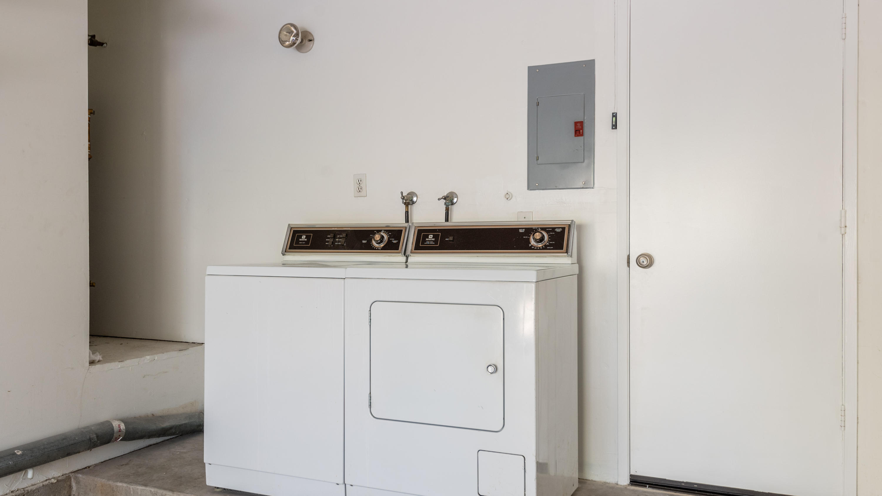 3578 Modoc Road, Unit 10 Santa Barbara, CA 93105 - Photo 14 of 15 Laundry