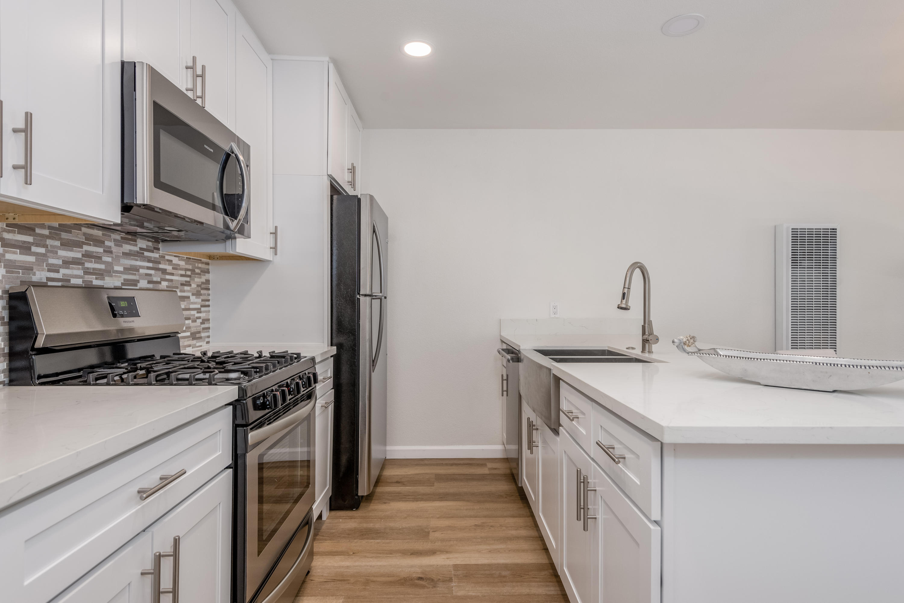 3578 Modoc Road, Unit 10 Santa Barbara, CA 93105 - Photo 8 of 15 11-Kitchen